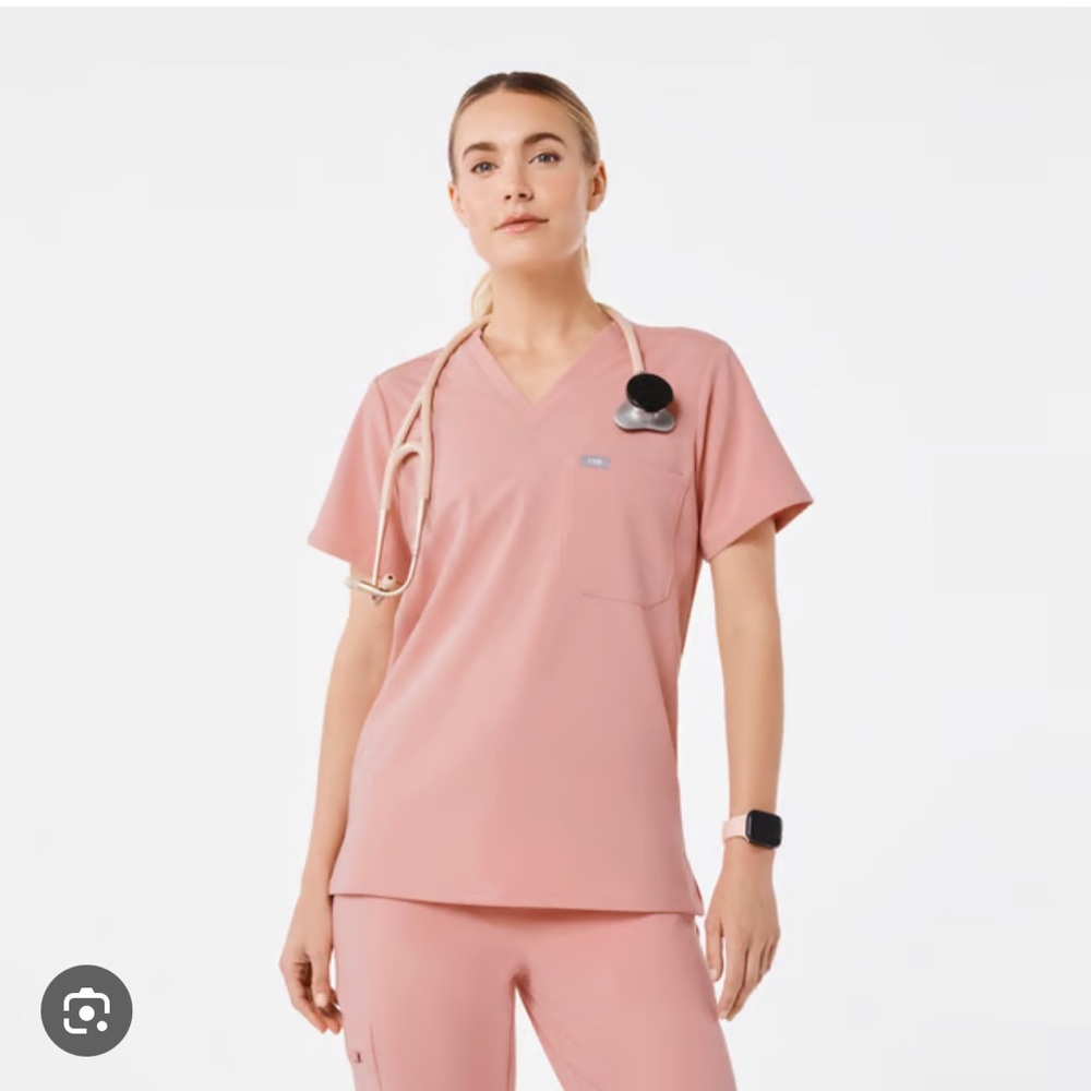 Figs scrub set pink sand